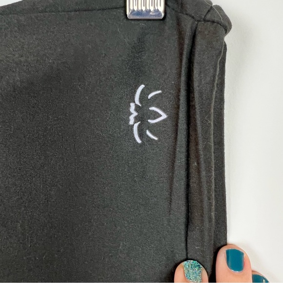 Beyond Yoga Zip Pocket Stretchy Infinity Scarf Charcoal One Size - Picture 6 of 7